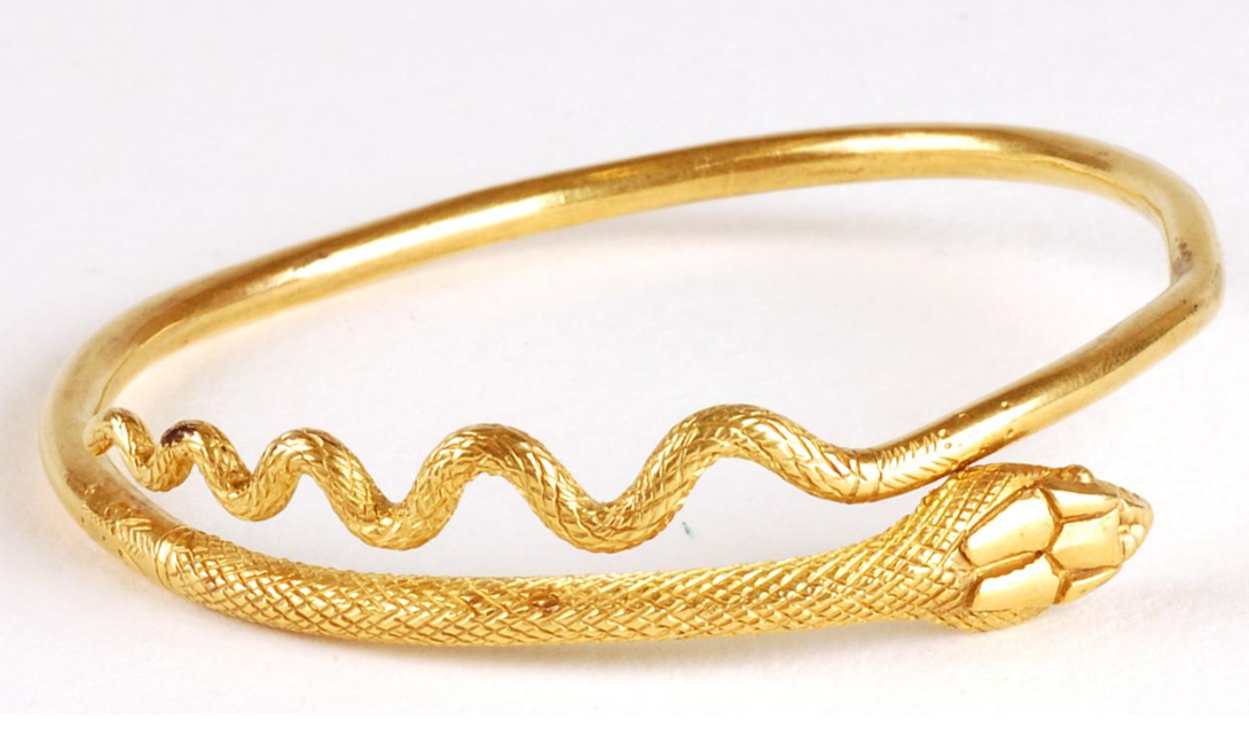 Gold bracelet in the form of a serpent